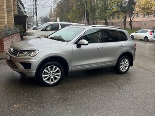 2017 Volkswagen Touareg II Рестайлинг, серый, 3700000 рублей, вид 4