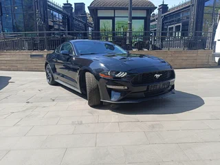 2021 Ford Mustang VI Рестайлинг, чёрный, 2990000 рублей, вид 2