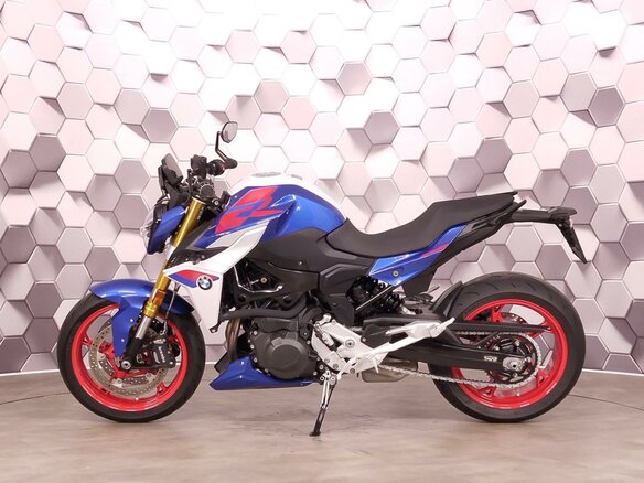 2026 BMW F 900 R, синий, 1269000 рублей - вид 3