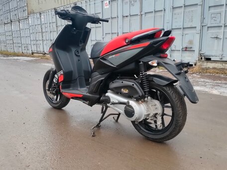 2018 Aprilia SR 125, чёрный, 199000 рублей, вид 3