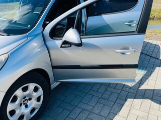 2008 Peugeot 207 I, серебристый, 430000 рублей, вид 3