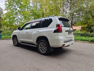 2017 Toyota Land Cruiser Prado 150 Series Рестайлинг 2, белый, 4650000 рублей, вид 3