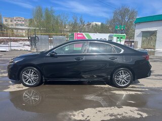 2022 Kia Cerato IV Рестайлинг, чёрный, 2700000 рублей, вид 4