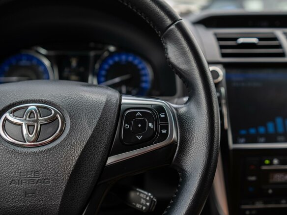 2016 Toyota Camry VII (XV50) Рестайлинг, белый, 2639000 рублей - вид 19