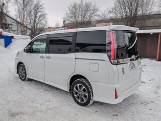 2020 Toyota Noah III (R80) Рестайлинг, белый, 3150000 рублей, вид 5