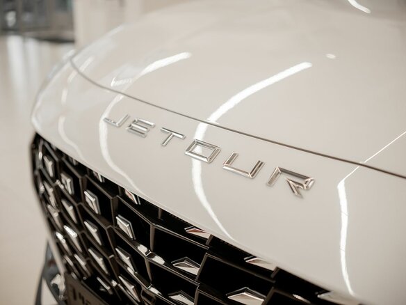 2026 Jetour X70+ I Рестайлинг, белый, 3399000 рублей - вид 3