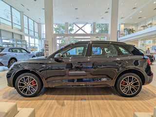 2025 Audi Q5 L 45 TFSI II (FY) Рестайлинг, чёрный, 5990000 рублей, вид 4
