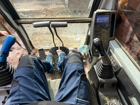 2011 Hyundai R210LC, оранжевый, 1950000 рублей, вид 4