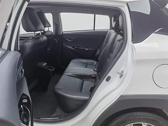 2022 Toyota Yaris L X XP150 Рестайлинг, белый, 1050202 рублей - вид 5
