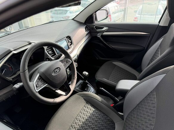 2026 Lada (ВАЗ) Vesta SW I Рестайлинг (NG), серебристый - вид 9