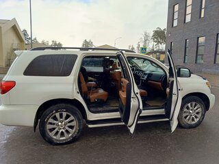 2011 Toyota Sequoia II, белый, 2340000 рублей, вид 5