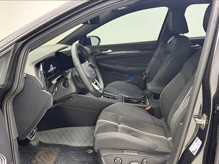 2023 Volkswagen Golf VIII, чёрный, 1910000 рублей, вид 4