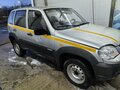 2010 Chevrolet Niva I Рестайлинг, серебристый, 330000 рублей - вид 2