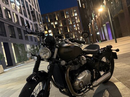 2017 Triumph Bonneville Bobber, серый, 1250000 рублей, вид 3