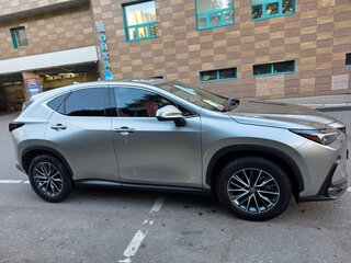 2022 Lexus NX 350h II, серый, 5650000 рублей, вид 3