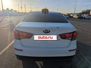 2016 Kia Rio III Рестайлинг, белый, 500000 рублей, вид 4