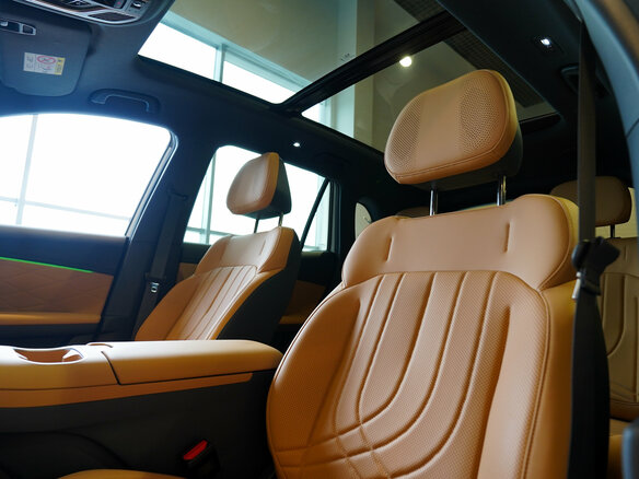 2026 Geely EX5 Гибрид EM-R, белый, 3829990 рублей - вид 23