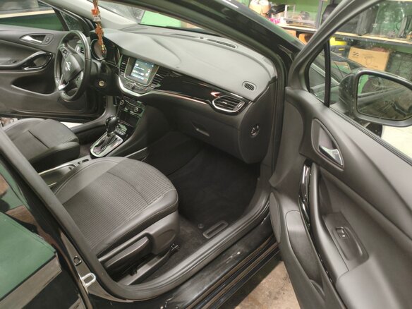 2020 Opel Astra K Рестайлинг, чёрный, 1450000 рублей - вид 11