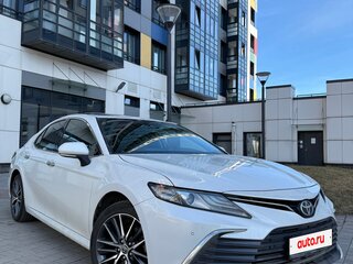 2022 Toyota Camry VIII (XV70) Рестайлинг, белый, 3300000 рублей, вид 1