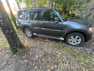2013 Mitsubishi Pajero IV Рестайлинг 1, серый, 2439000 рублей, вид 2