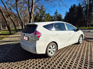 2017 Toyota Prius Alpha I (ZVW40/41) Рестайлинг, белый, 1750000 рублей, вид 4