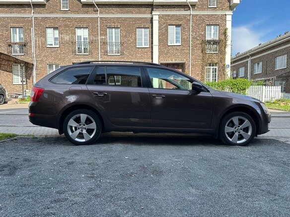 2014 Skoda Octavia III (A7), коричневый, 1500000 рублей - вид 2