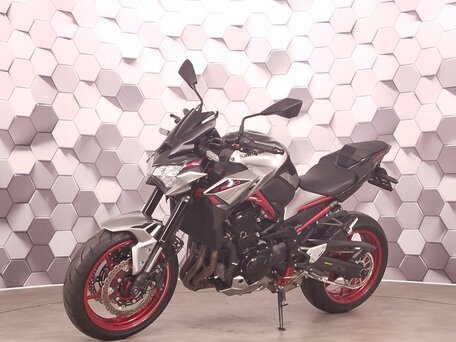 2023 Kawasaki Z 900, серый, 1069000 рублей, вид 2