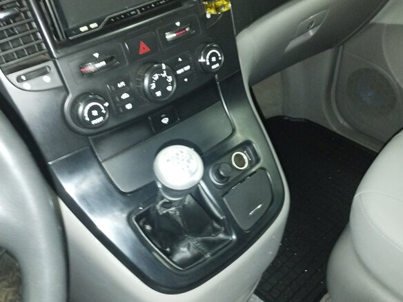 2008 Kia Carnival II, чёрный, 920000 рублей - вид 12