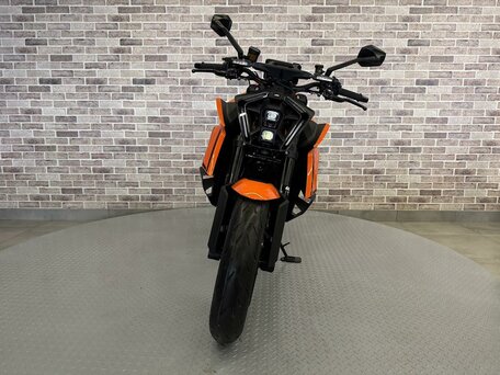 2024 KTM 1390 Super Duke R, оранжевый, 2085000 рублей, вид 4