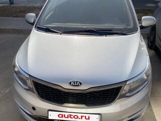 2016 Kia Rio III Рестайлинг, серебристый, 1047000 рублей, вид 1