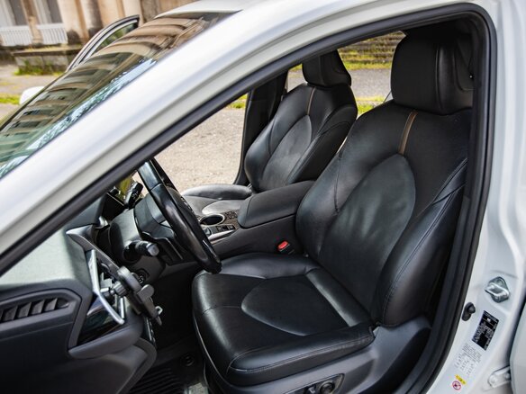 2019 Toyota Camry VIII (XV70), белый, 3500000 рублей - вид 16