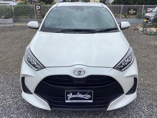 2022 Toyota Yaris IV, белый, 1160055 рублей, вид 3