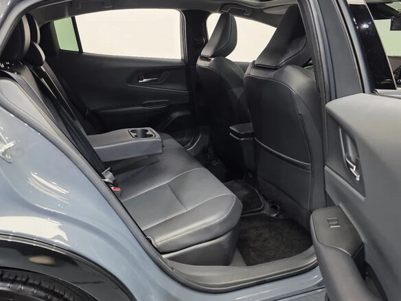 2024 Toyota Prius V (XW60), серый, 2950777 рублей - вид 18