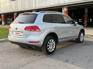 2013 Volkswagen Touareg II, серебристый, 1850000 рублей, вид 4