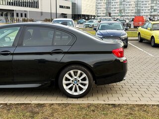 2013 BMW 5 серии 530d xDrive VI (F10/F11/F07), чёрный, 1663971 рублей, вид 4