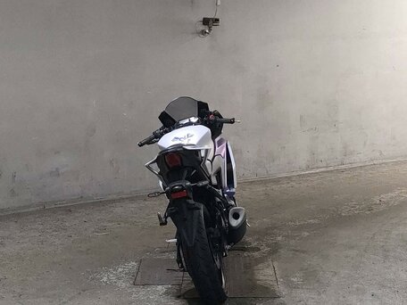 2025 Yamaha YZF-R3, серебристый, 655000 рублей, вид 4