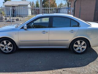 2009 Kia Magentis II Рестайлинг, серебристый, 750000 рублей, вид 4
