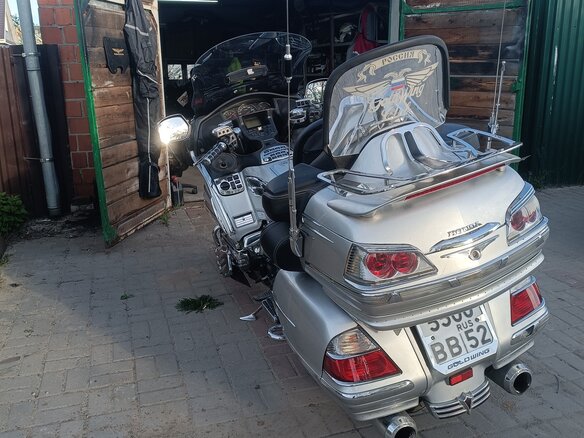 2006 Honda GL 1800 Gold Wing, серебристый, 940000 рублей - вид 2