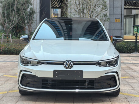 2023 Volkswagen Golf VIII, белый, 1950000 рублей, вид 2