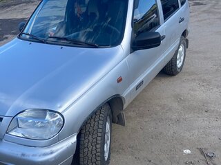 2005 Chevrolet Niva I, серебристый, 330000 рублей, вид 2