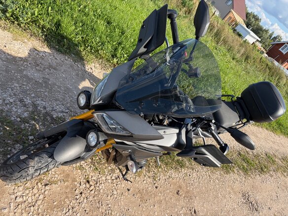 2016 Yamaha MT-09 Tracer (FJ-09), серый, 729000 рублей