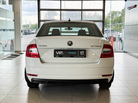 2018 Skoda Octavia III (A7) Рестайлинг, белый, 1857000 рублей, вид 5