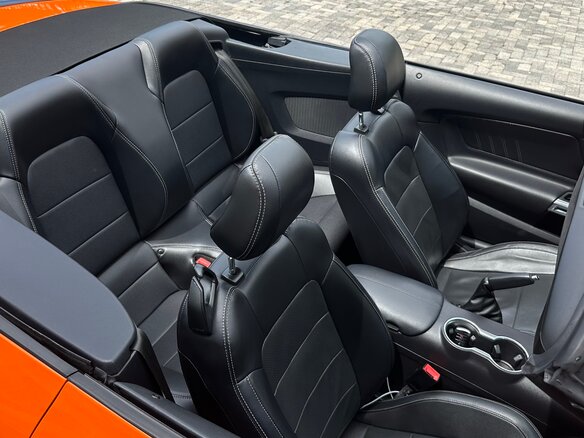 2019 Ford Mustang VI Рестайлинг, оранжевый - вид 16