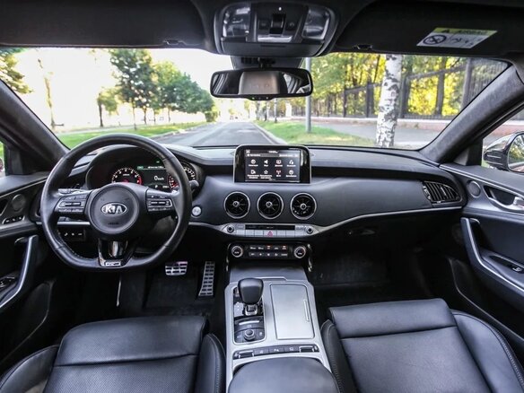 2018 Kia Stinger I, серебристый, 4000000 рублей - вид 3