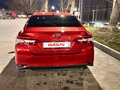 2021 Toyota Camry VIII (XV70) Рестайлинг, красный, 3000000 рублей - вид 5