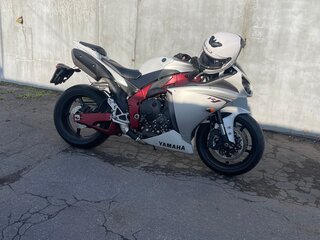 Yamaha YZF-R1