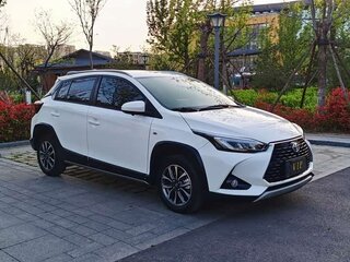 2023 Toyota Yaris L XP150 Рестайлинг, белый, 1250000 рублей, вид 3