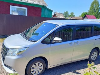 2017 Toyota Noah III (R80) Рестайлинг, серебристый, 2450000 рублей, вид 2