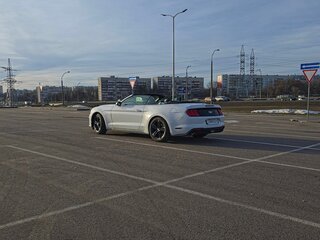 2019 Ford Mustang VI Рестайлинг, белый, 2195136 рублей, вид 3