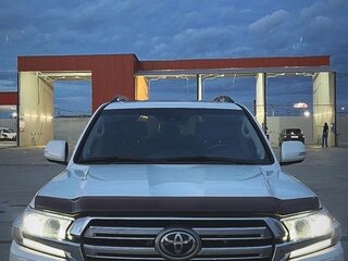 2018 Toyota Land Cruiser 200 Series Рестайлинг 2, белый, 7500000 рублей, вид 4